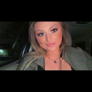Hello my name is Shyla! Make me an offer on any of my items :)